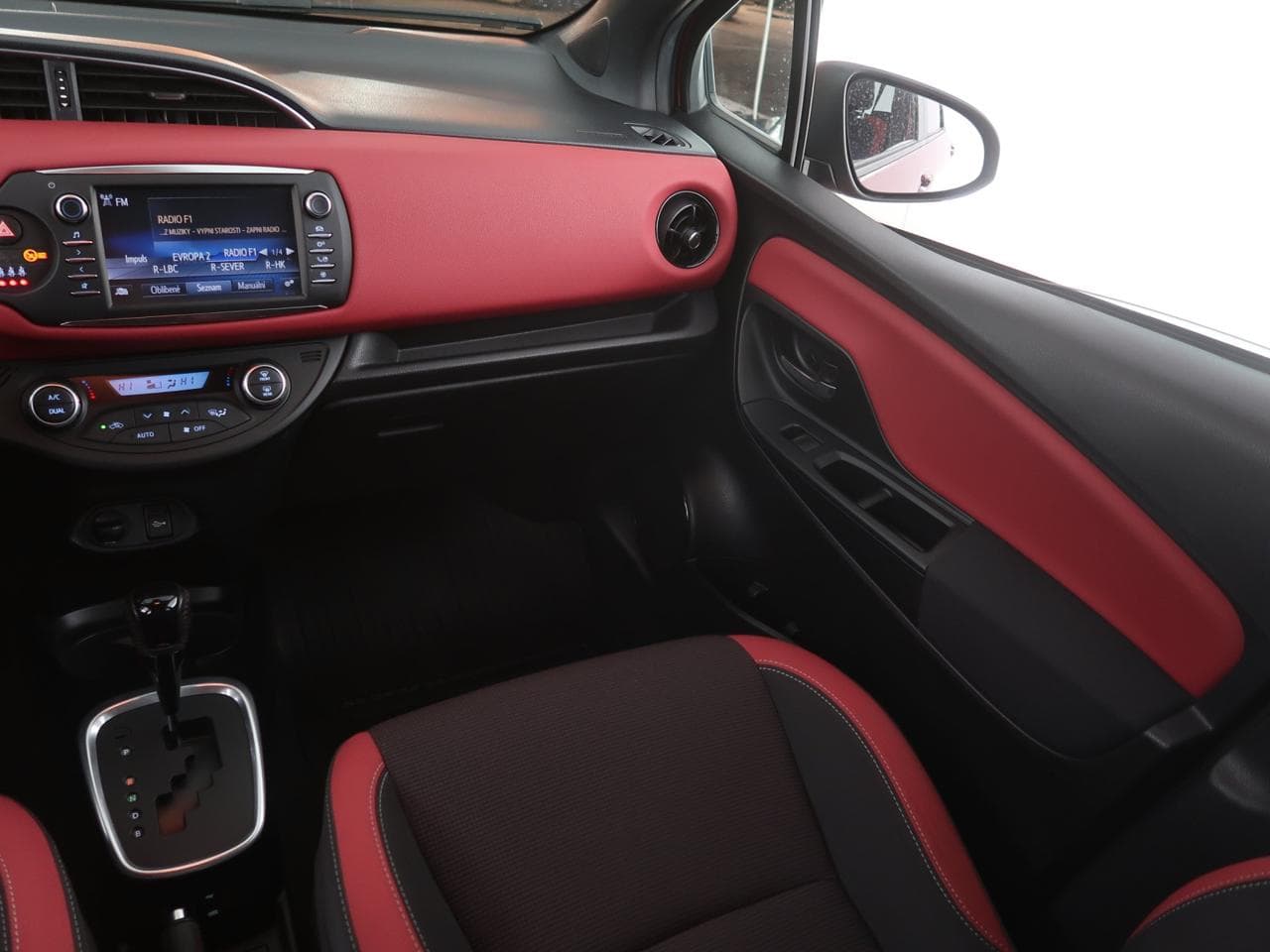 2017 Toyota Yaris - 11