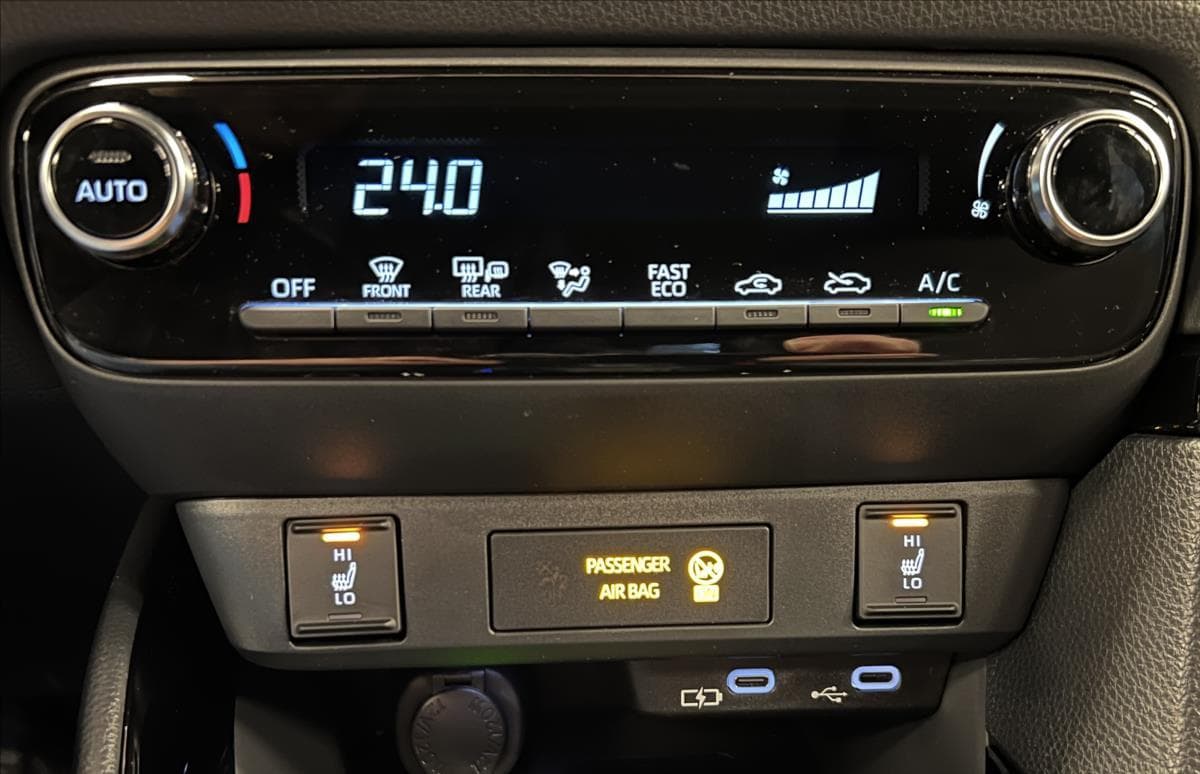 2024 Toyota Yaris - 6