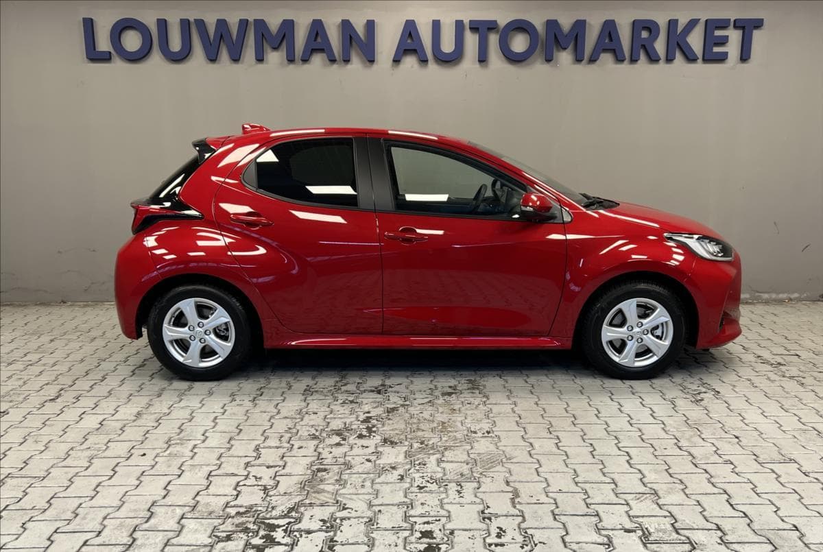 2024 Toyota Yaris - 16
