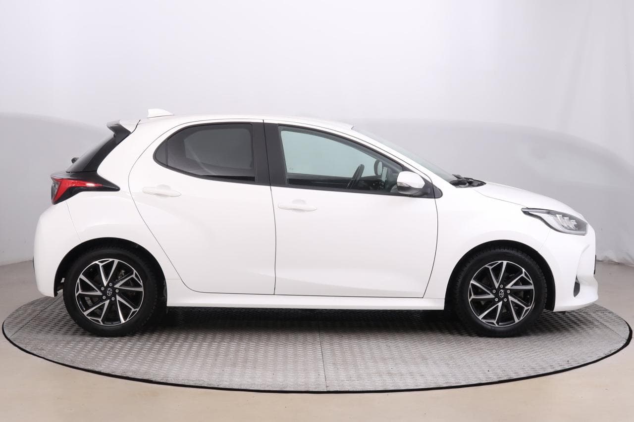 2023 Toyota Yaris - 8