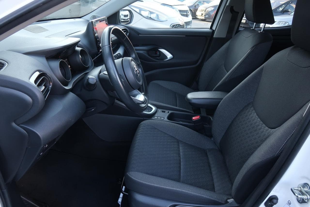2023 Toyota Yaris - 16