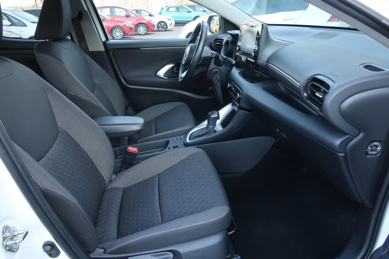 2023 Toyota Yaris - 12