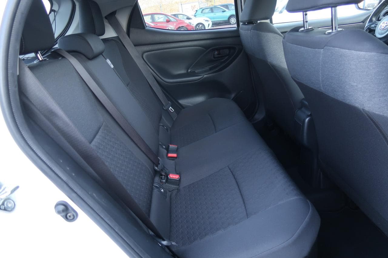 2023 Toyota Yaris - 13