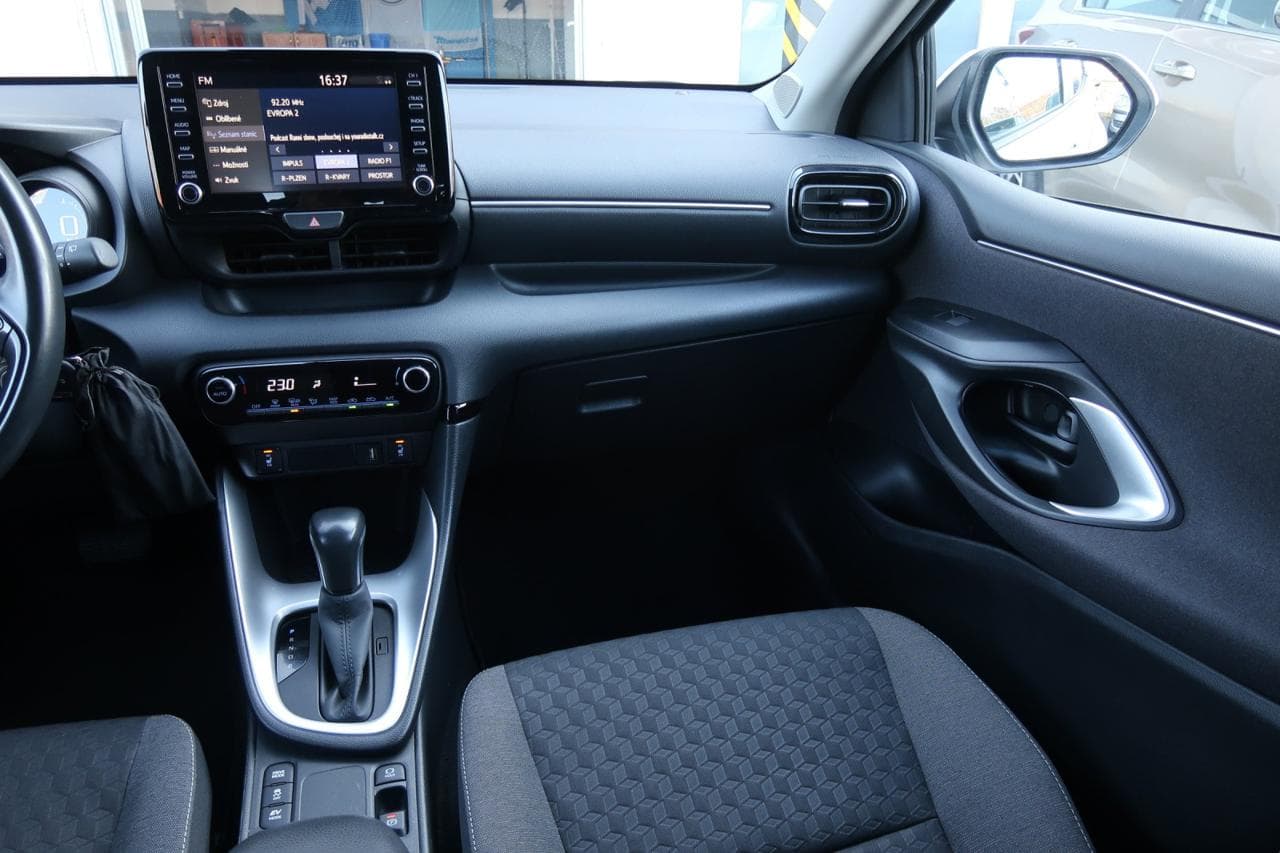 2023 Toyota Yaris - 11