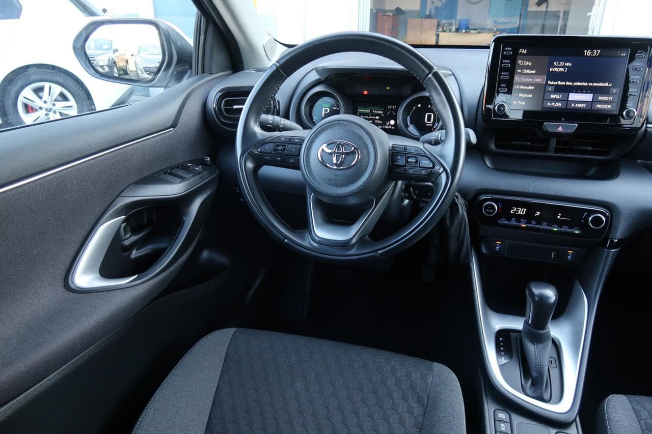 2023 Toyota Yaris - 9