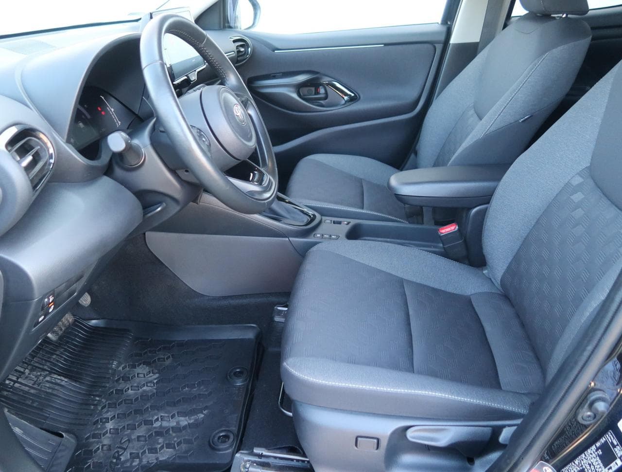 2024 Toyota Yaris - 16