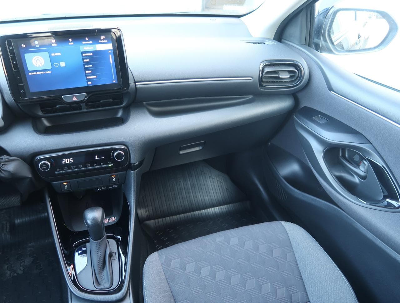 2024 Toyota Yaris - 11