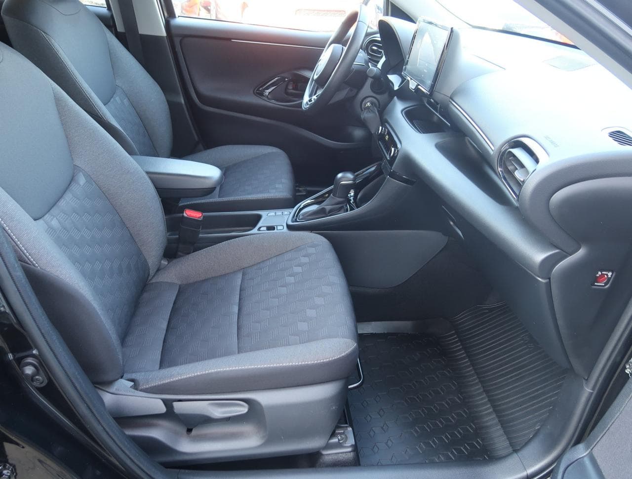 2024 Toyota Yaris - 12