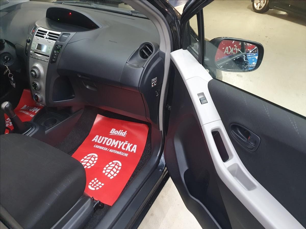 2006 Toyota Yaris - 7