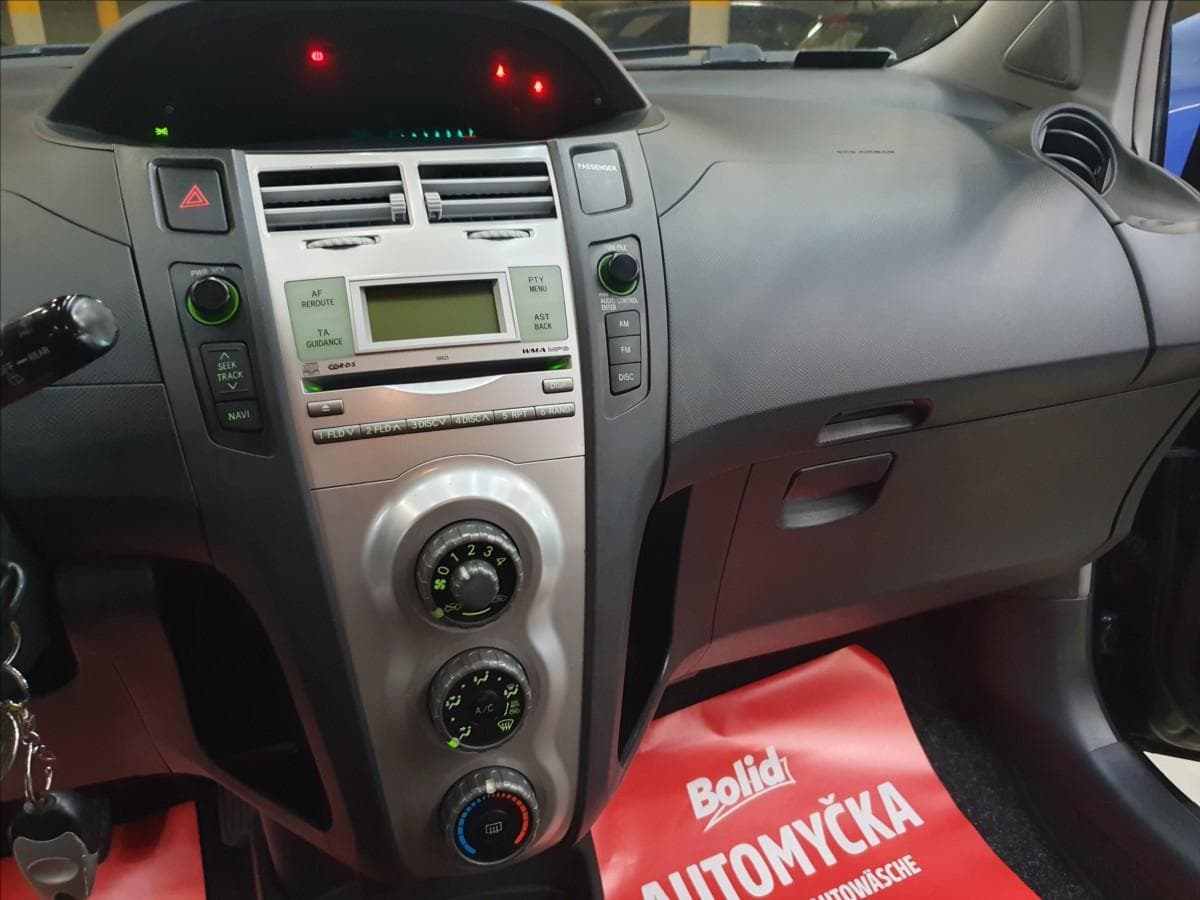 2006 Toyota Yaris - 15