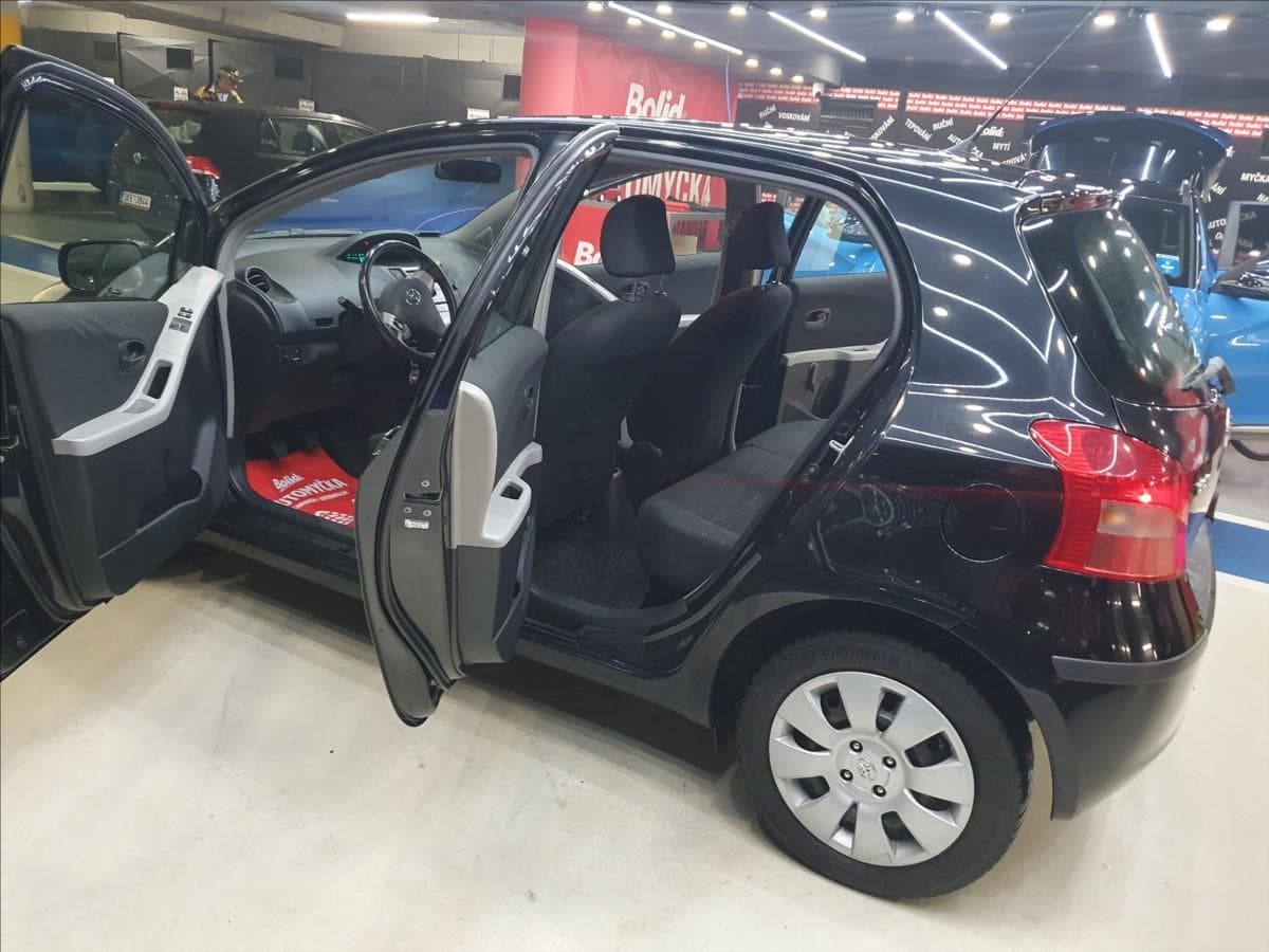 2006 Toyota Yaris - 17