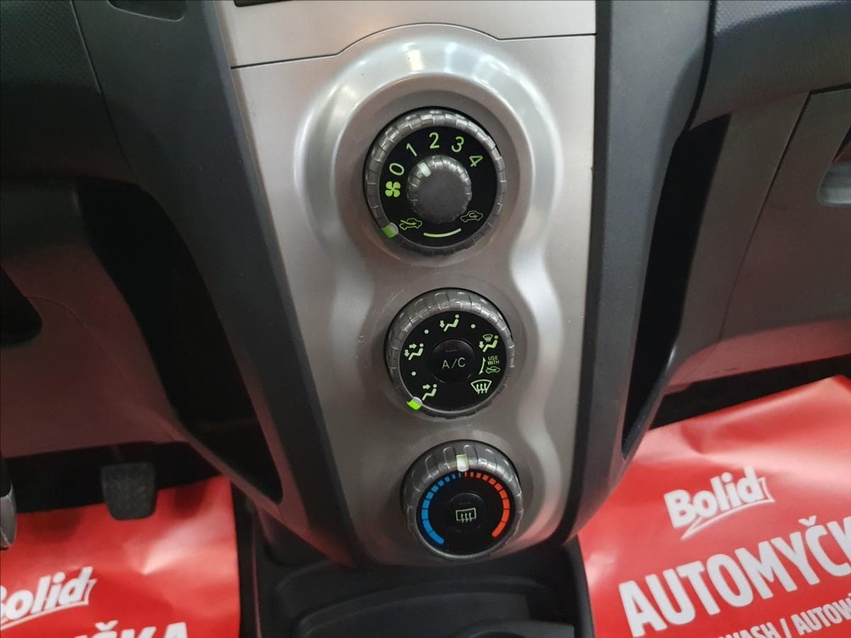 2006 Toyota Yaris - 14