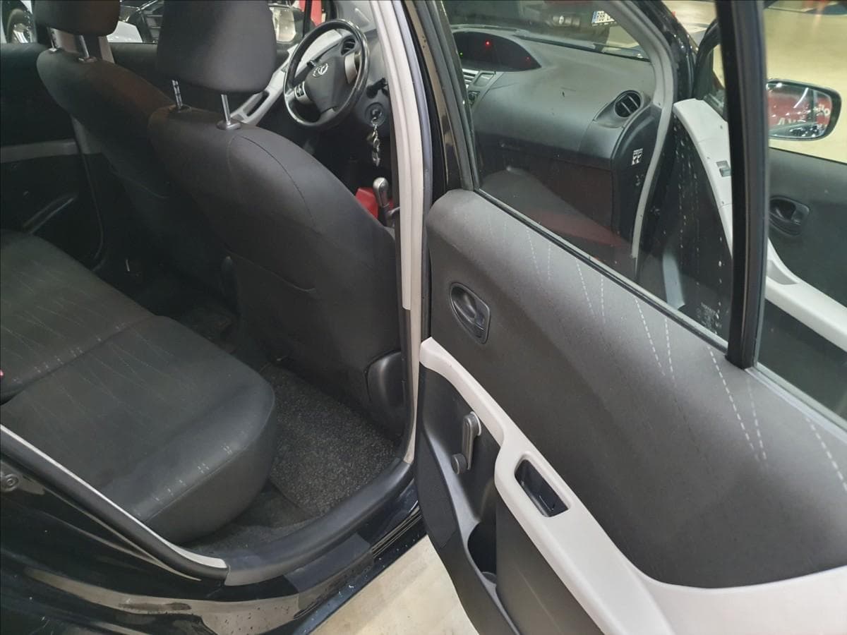 2006 Toyota Yaris - 8