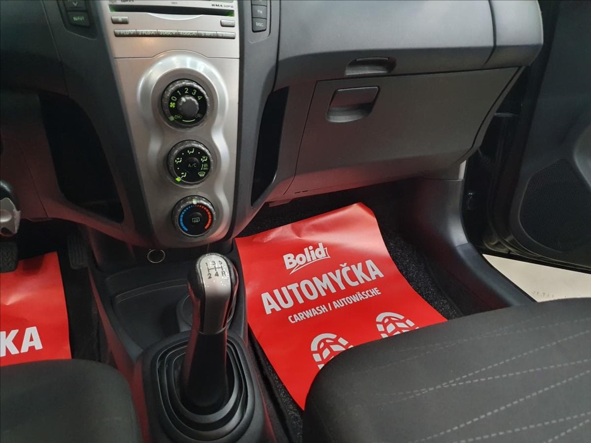 2006 Toyota Yaris - 16