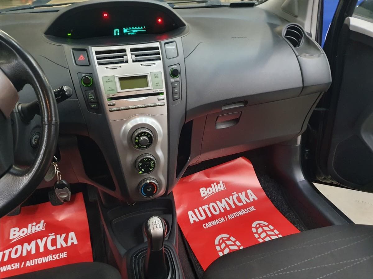 2006 Toyota Yaris - 12