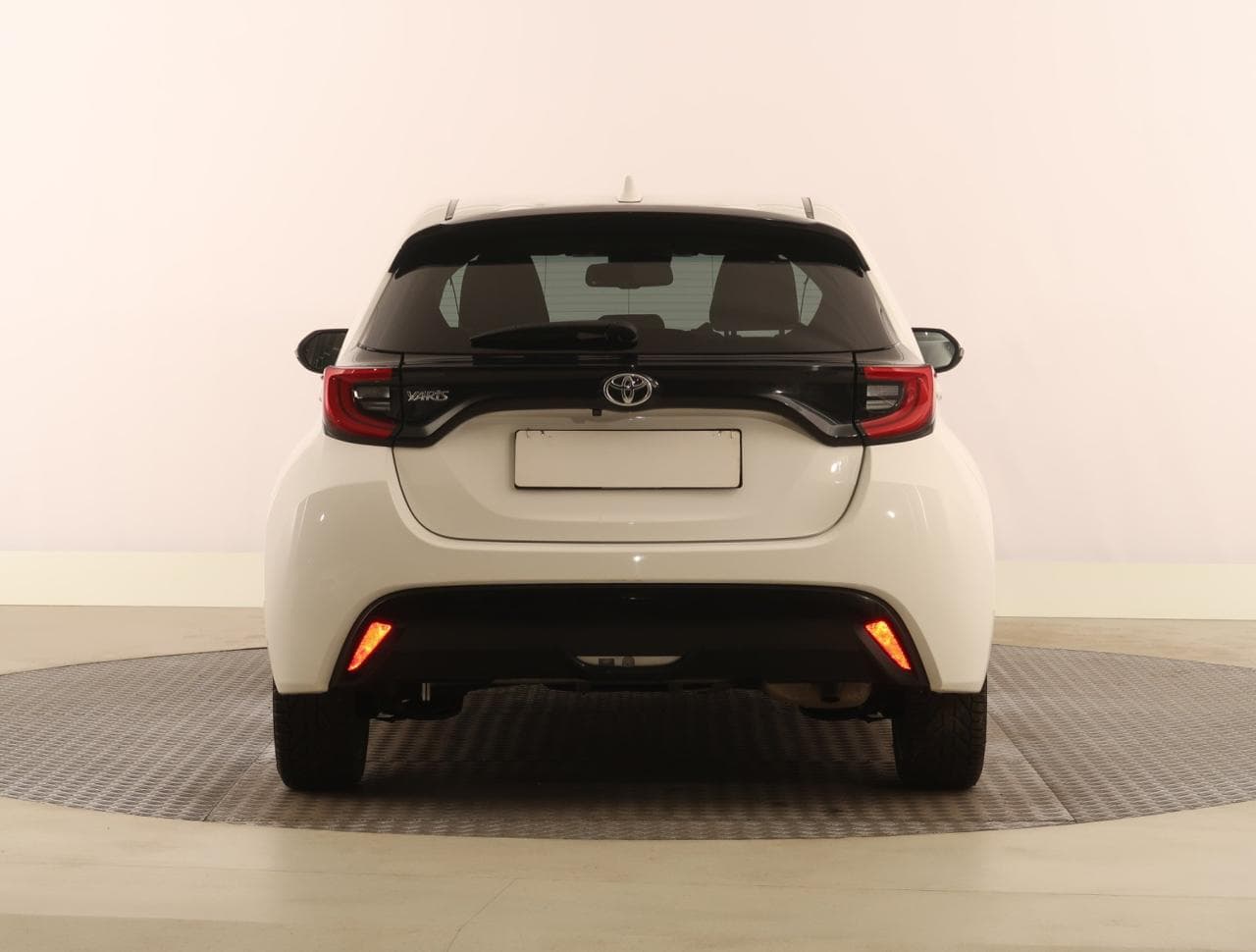 2023 Toyota Yaris - 11