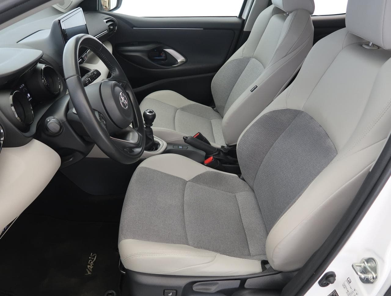 2023 Toyota Yaris - 31