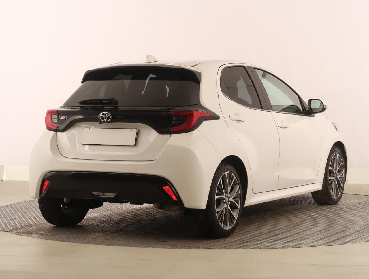 2023 Toyota Yaris - 13