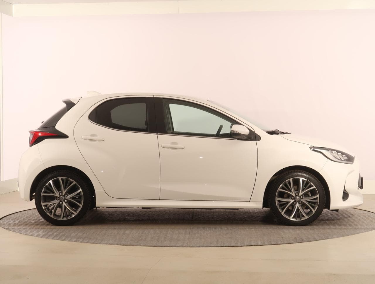 2023 Toyota Yaris - 15