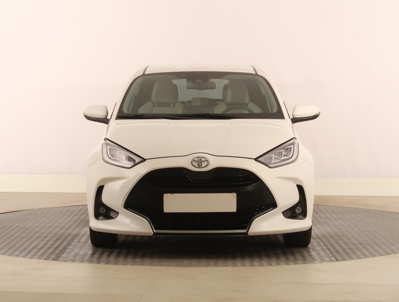 2023 Toyota Yaris - 3