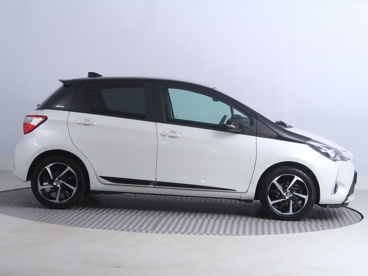 2019 Toyota Yaris - 15