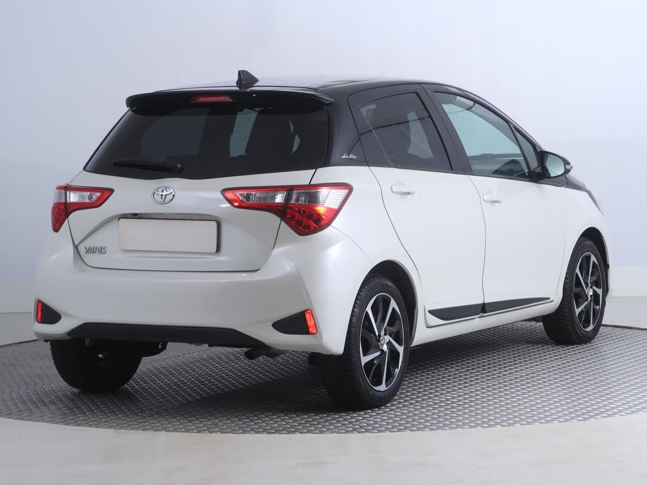 2019 Toyota Yaris - 13