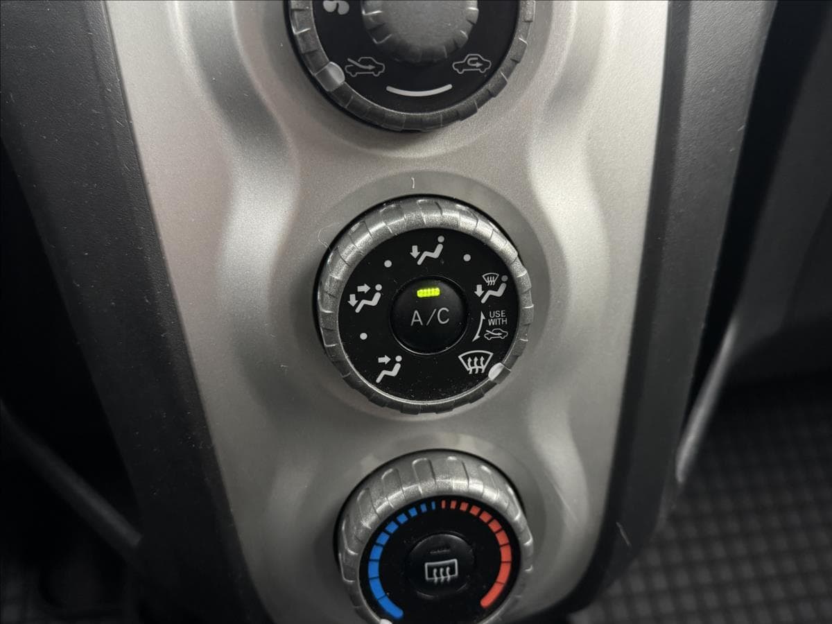 2006 Toyota Yaris - 25