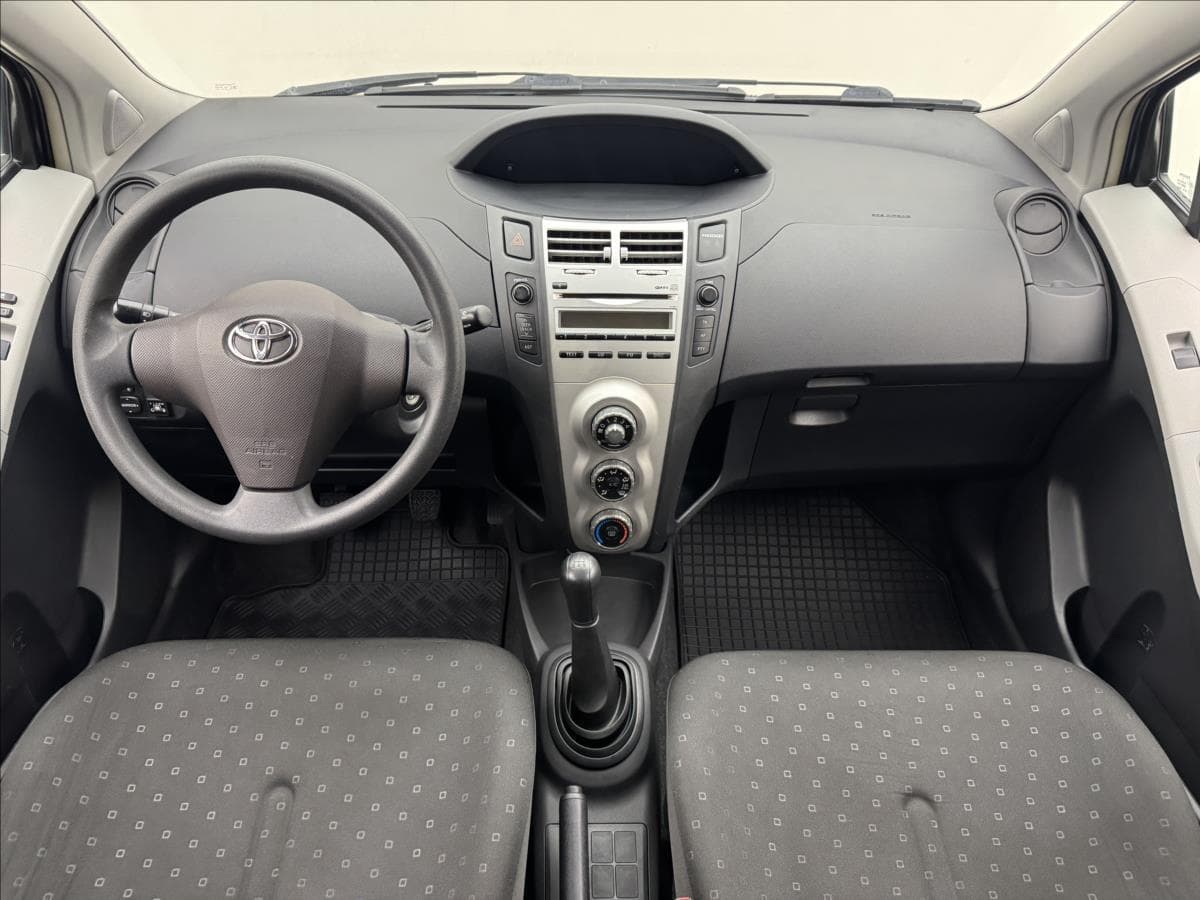2006 Toyota Yaris - 13
