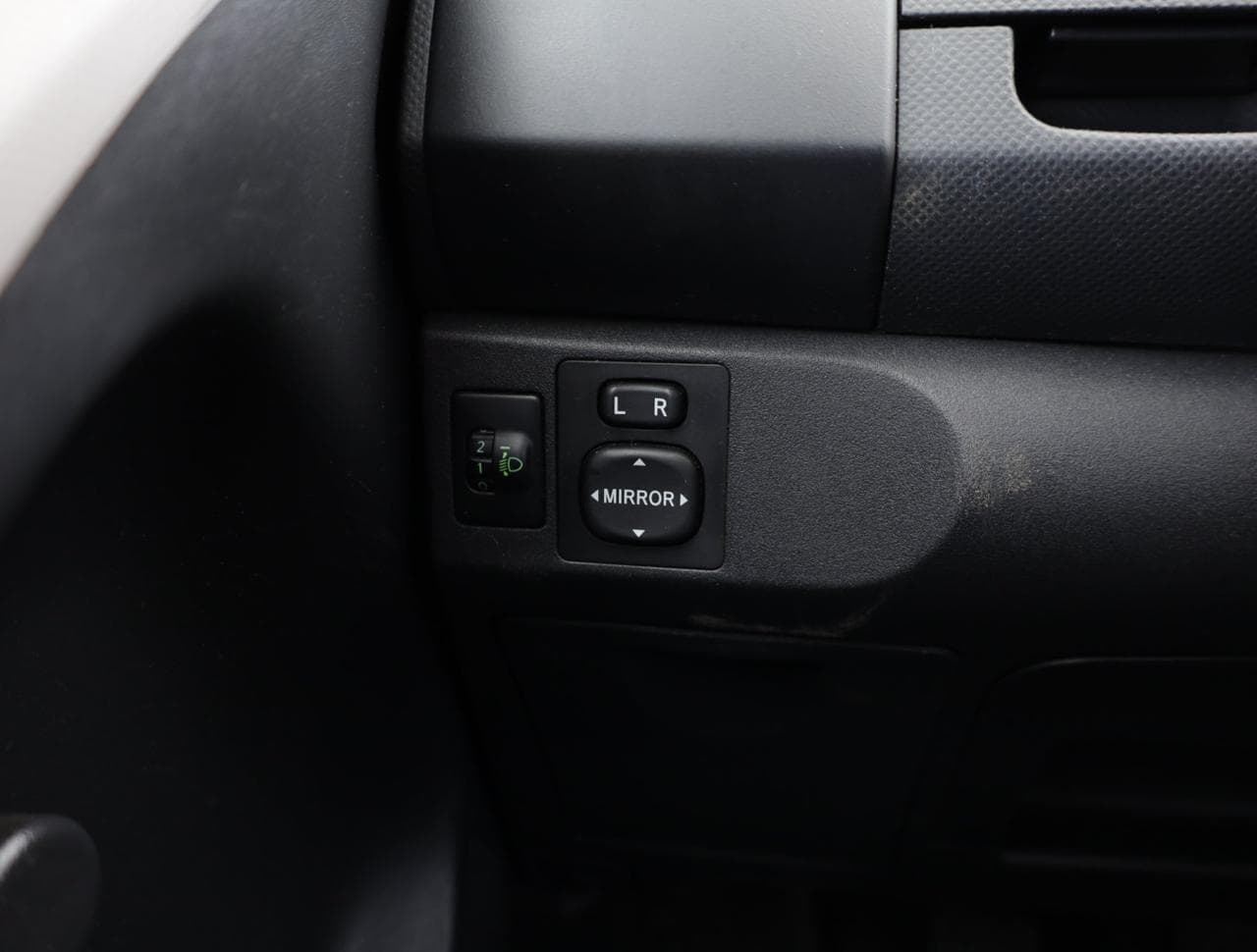 2006 Toyota Yaris - 35