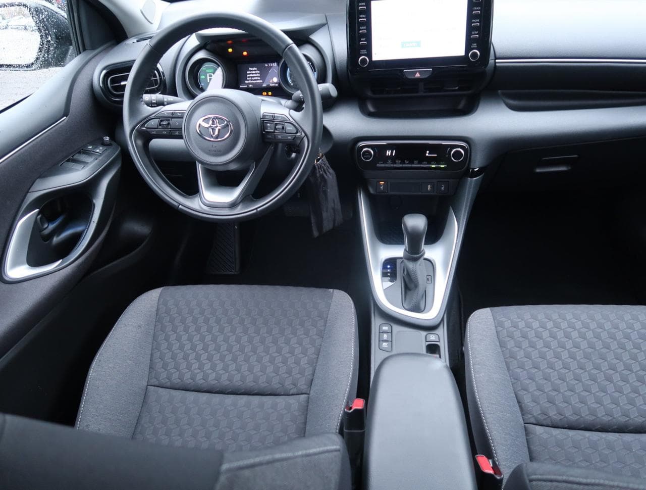 2023 Toyota Yaris - 17