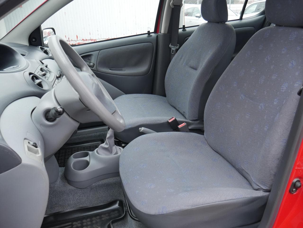 2001 Toyota YARIS - 9
