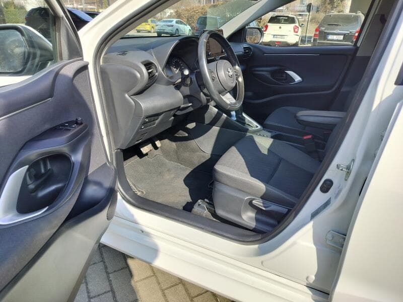 2022 Toyota Yaris - 17