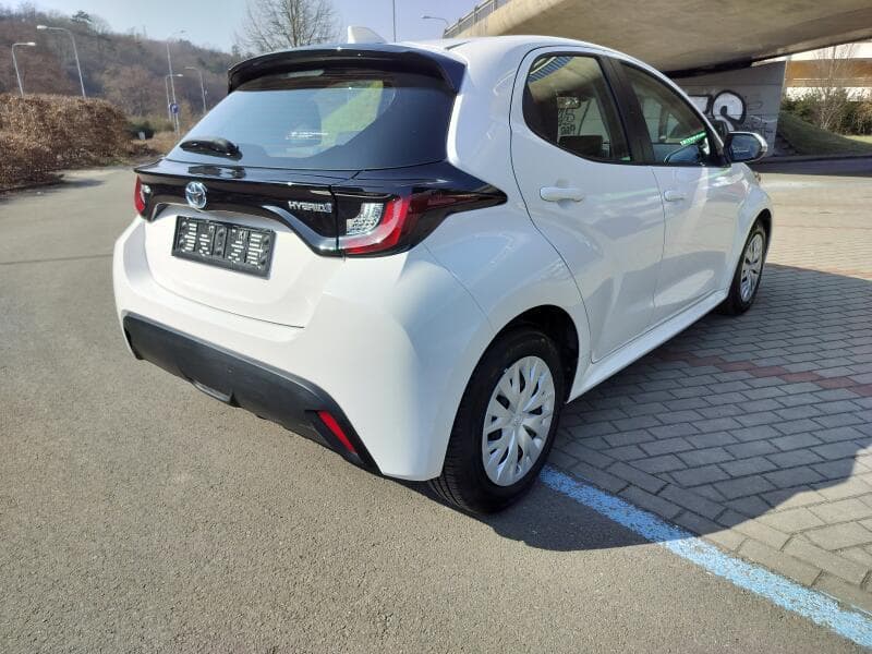 2022 Toyota Yaris - 13