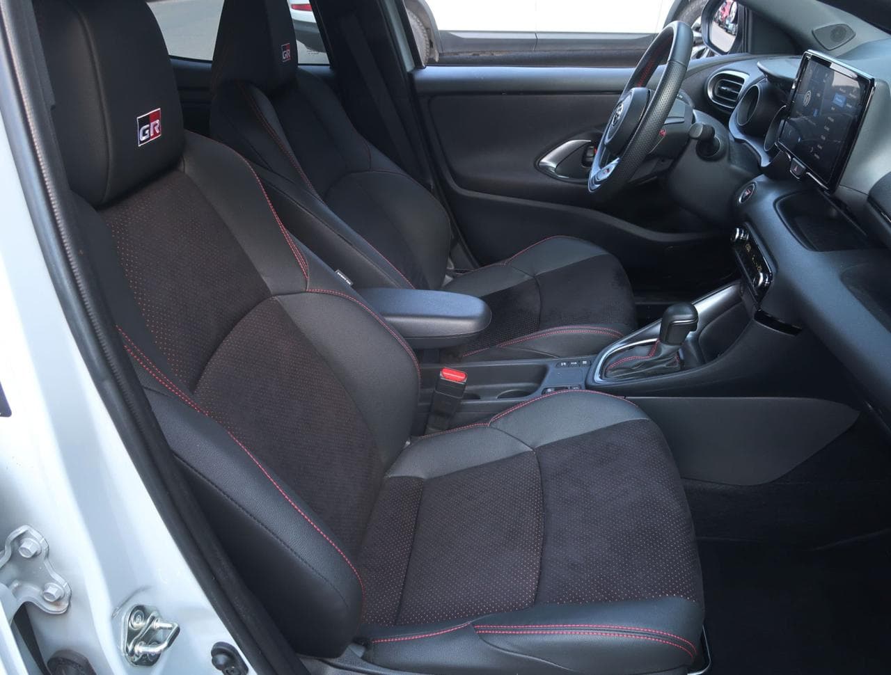 2023 Toyota YARIS - 12