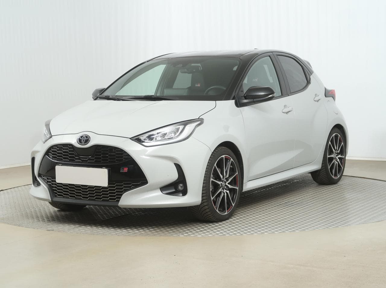 2023 Toyota YARIS - 3