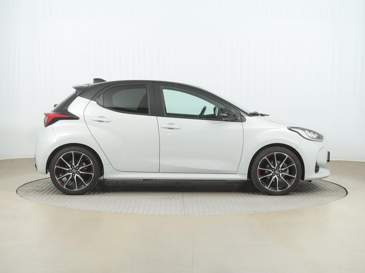 2023 Toyota YARIS - 8