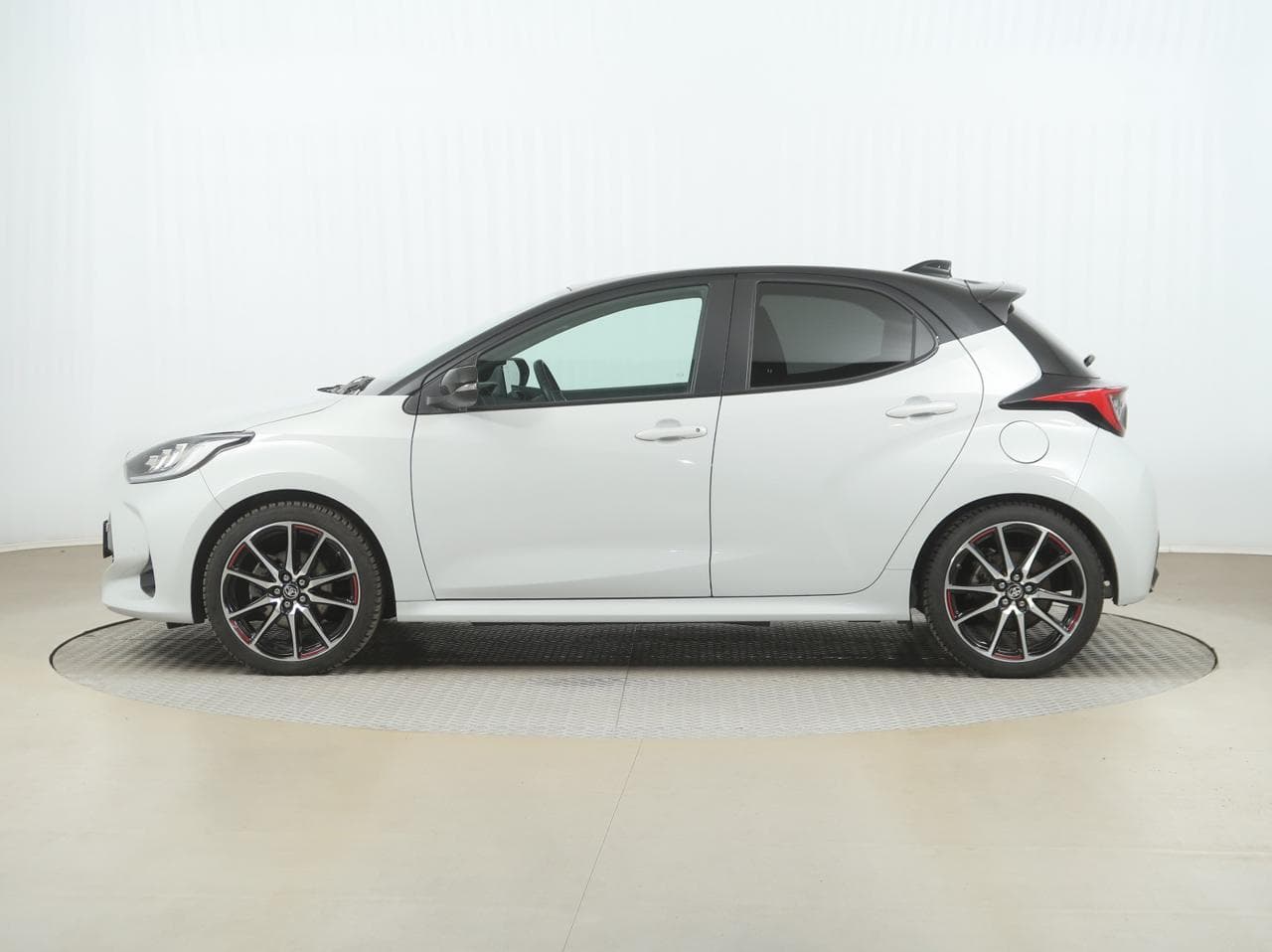 2023 Toyota YARIS - 4