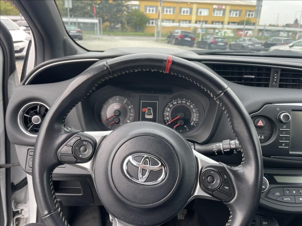 2018 Toyota YARIS - 10