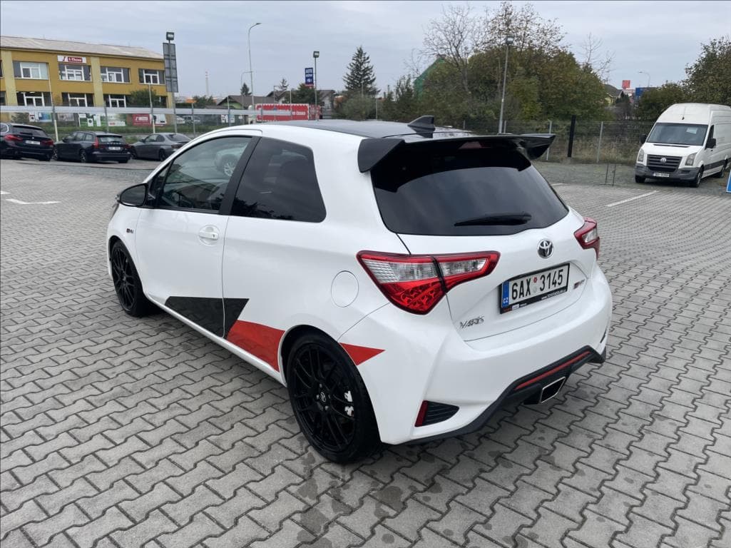 2018 Toyota YARIS - 6