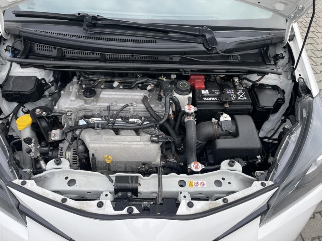 2018 Toyota YARIS - 12