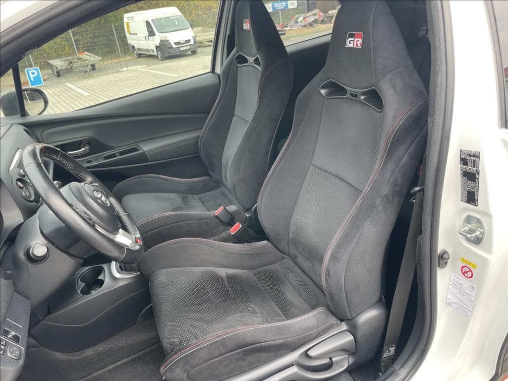 2018 Toyota YARIS - 7
