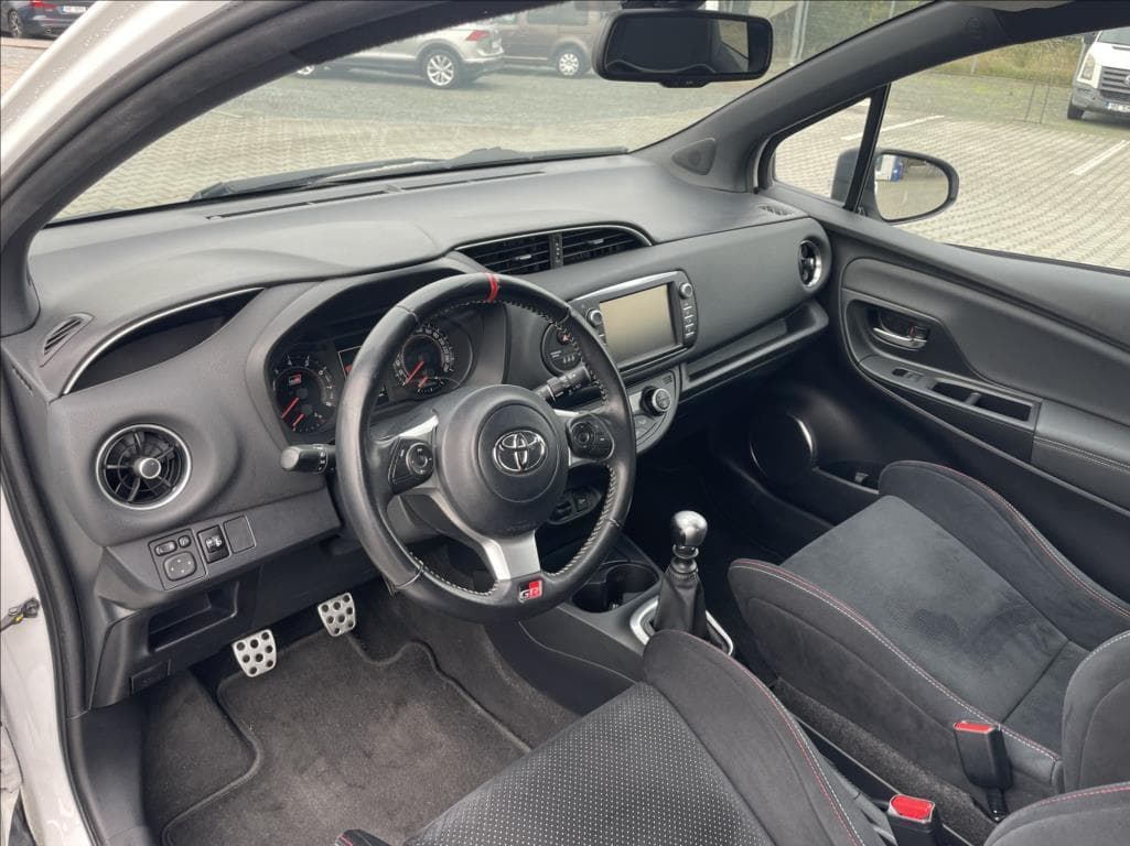 2018 Toyota YARIS - 8