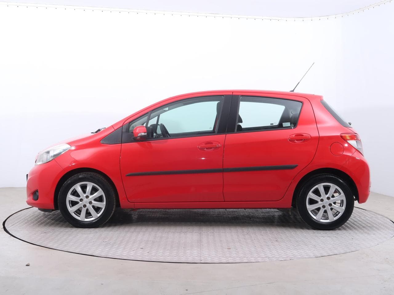 2013 Toyota YARIS - 4