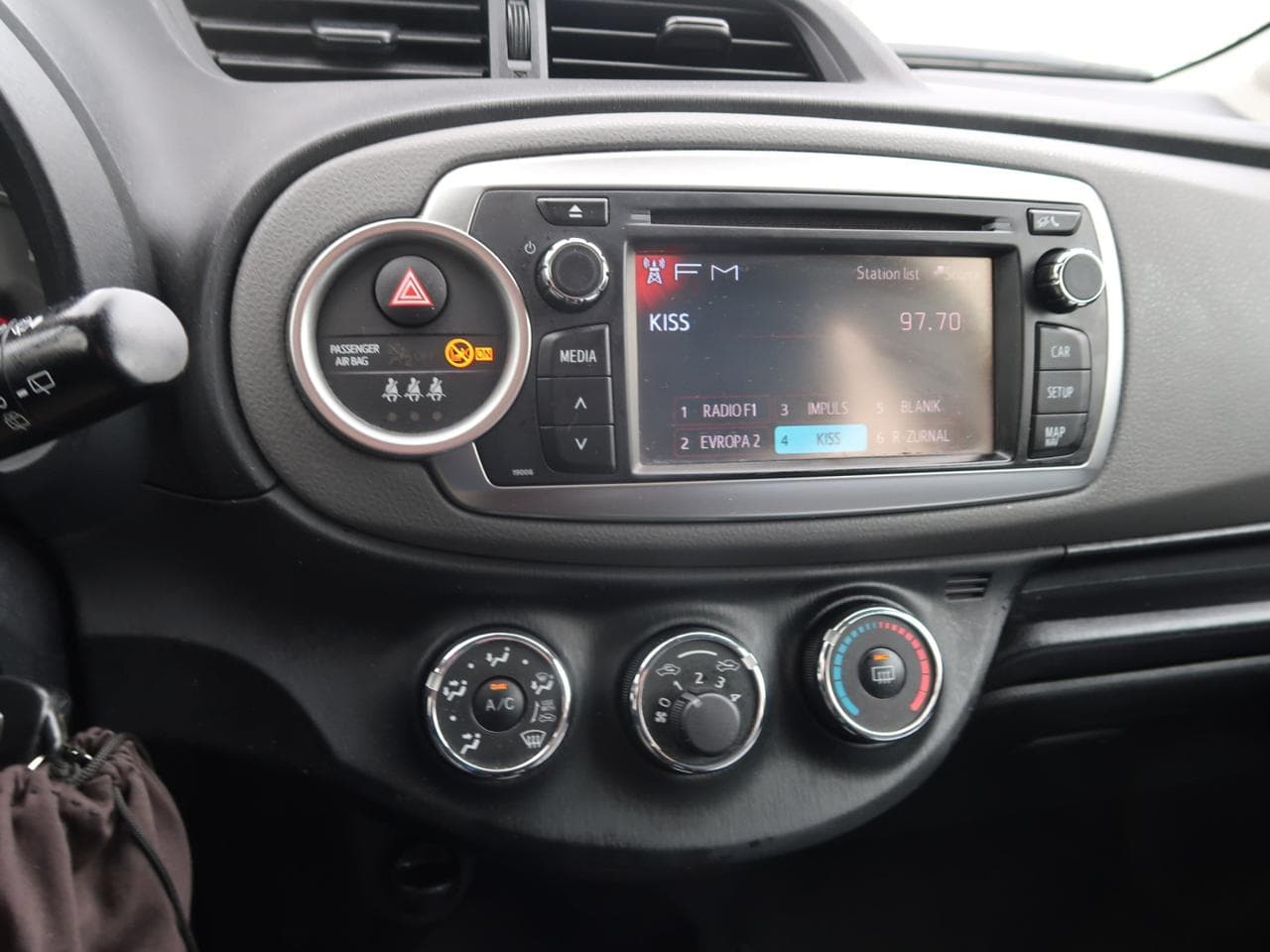 2013 Toyota YARIS - 18