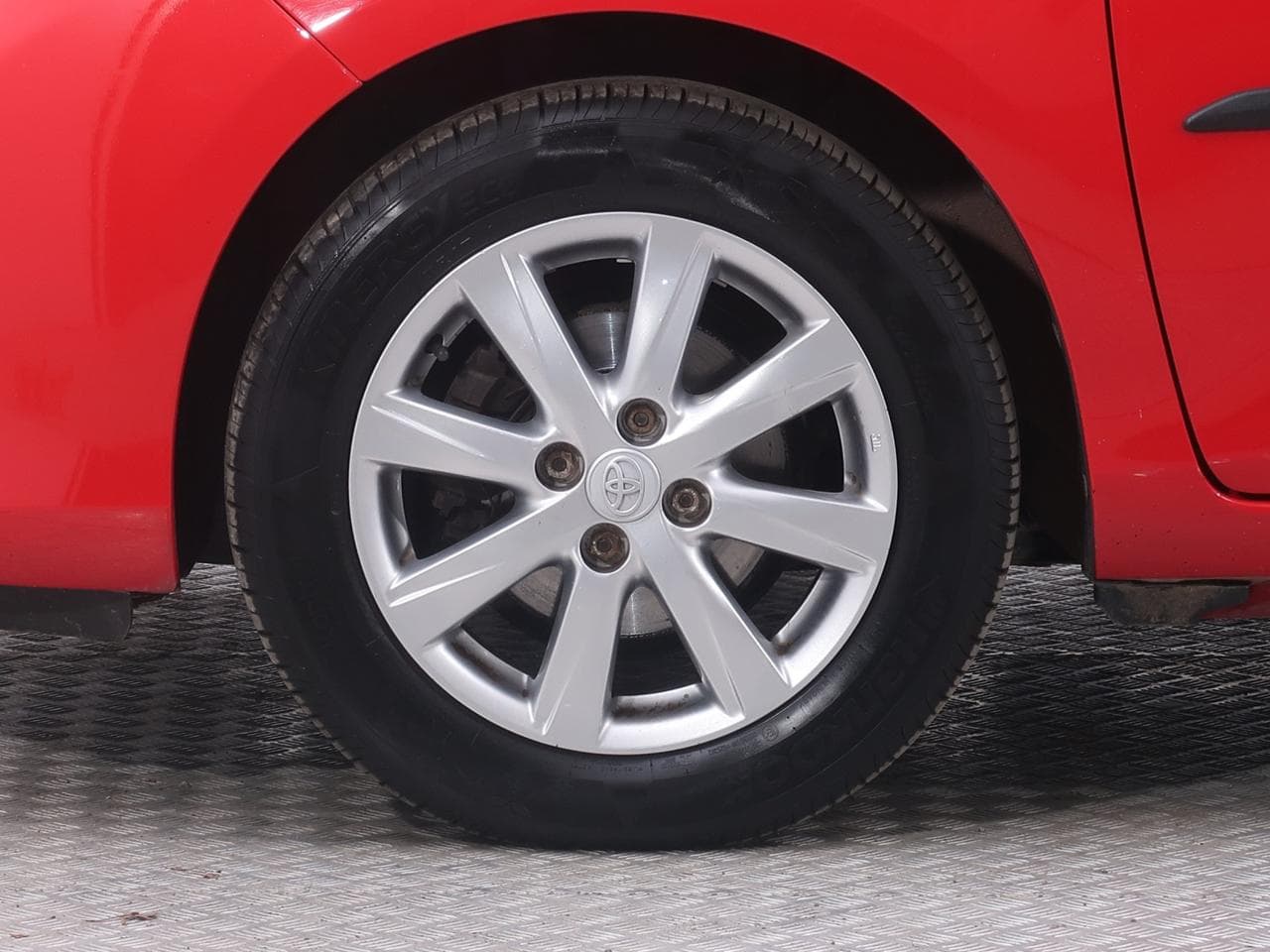2013 Toyota YARIS - 20