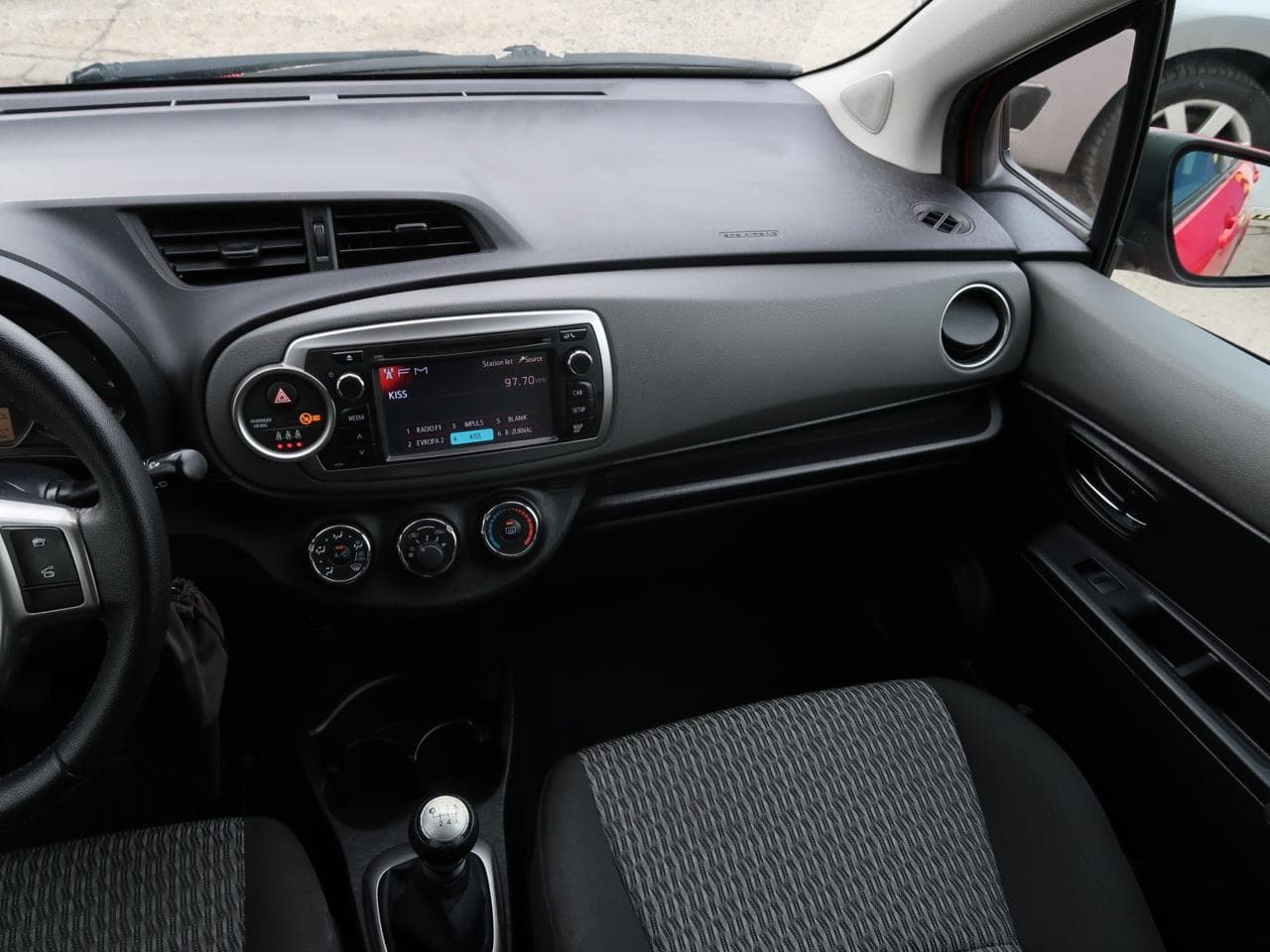 2013 Toyota YARIS - 11