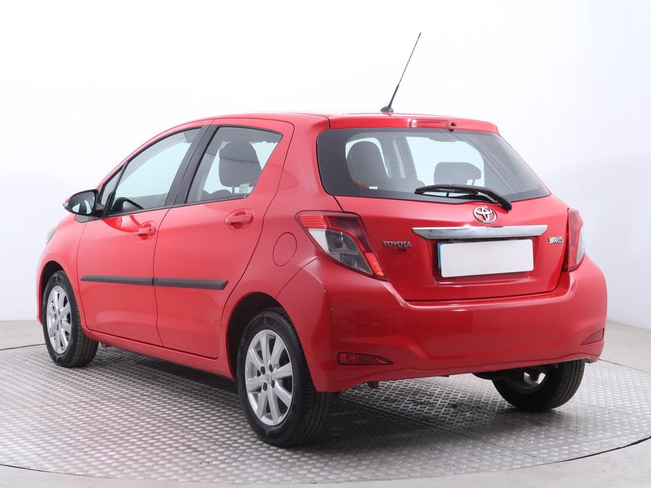 2013 Toyota YARIS - 5