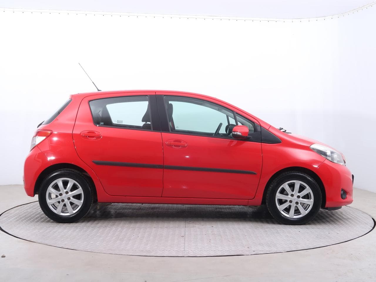 2013 Toyota YARIS - 8