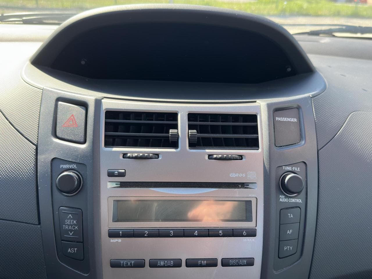 2009 Toyota YARIS - 16