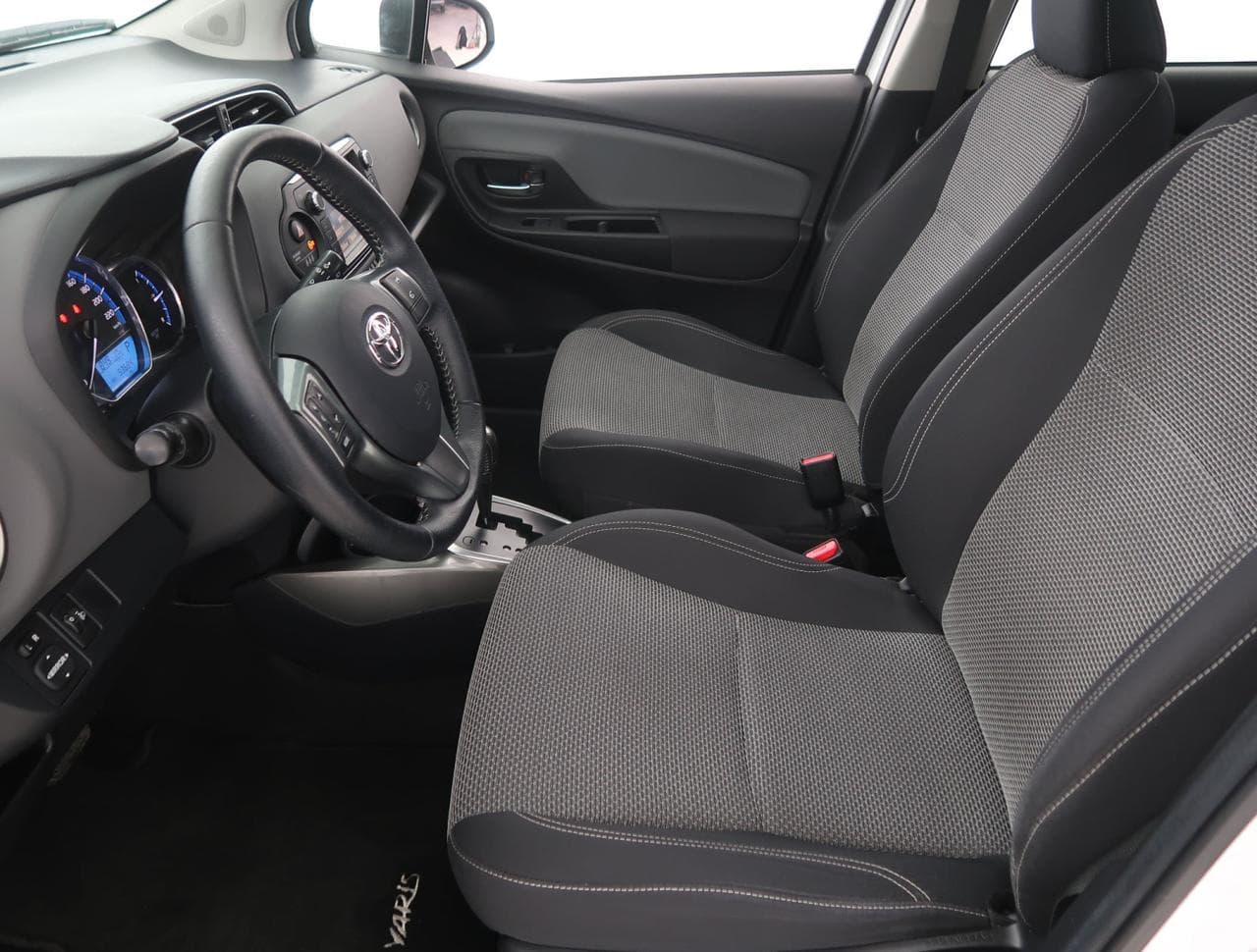 2015 Toyota YARIS - 19